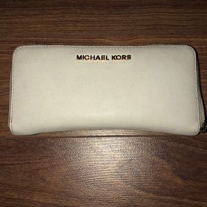 White Michael Kors Wallet